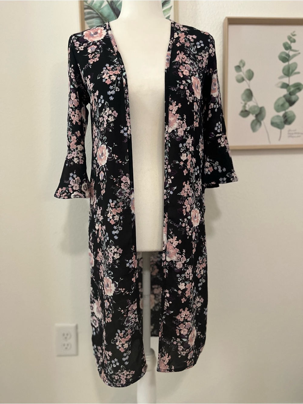 Art Class Women’s Black/Multi Floral Cardigan - L